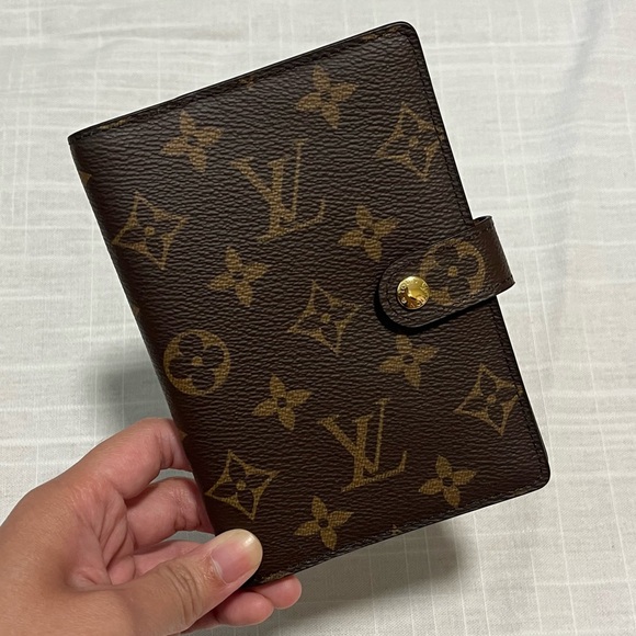 Louis Vuitton Agenda - Picture 1 of 9